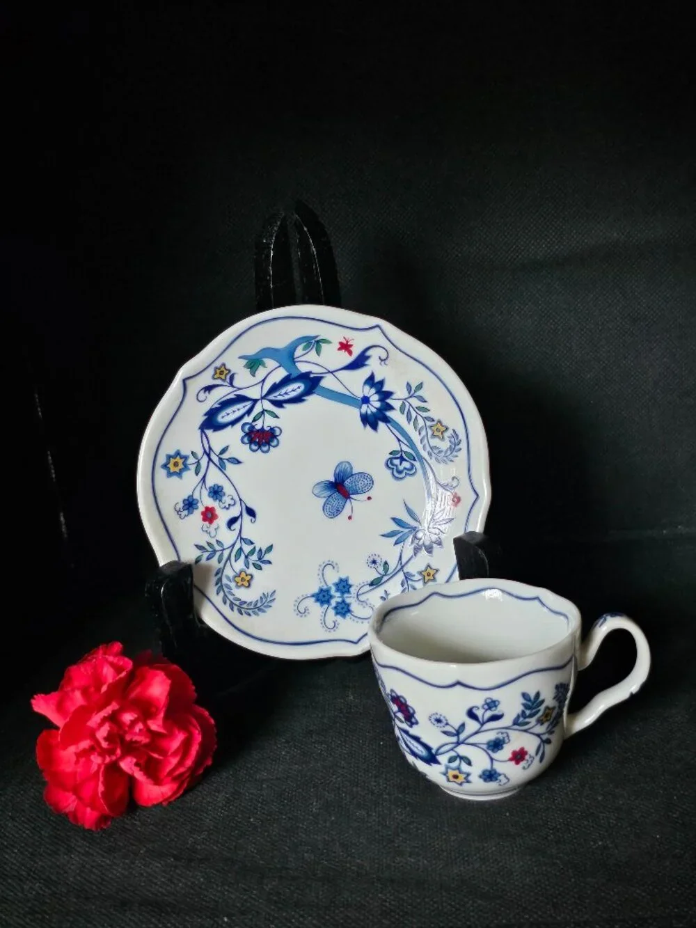 1984 AVON Demittase Cup and Saucer Set : European Collection 